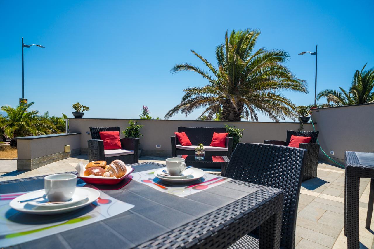 Riva Del Sol Bed & Breakfast Santa Teresa Di Riva Dış mekan fotoğraf