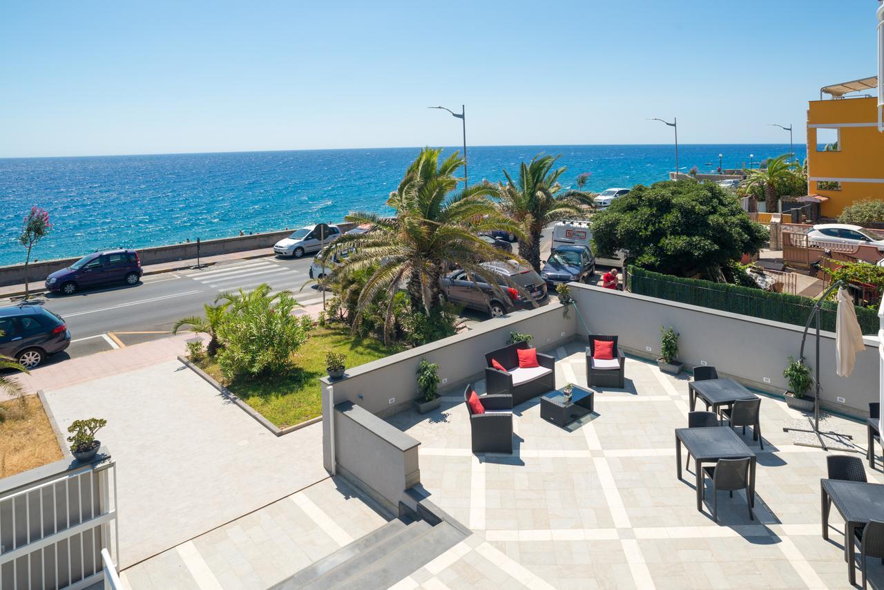 Riva Del Sol Bed & Breakfast Santa Teresa Di Riva Dış mekan fotoğraf