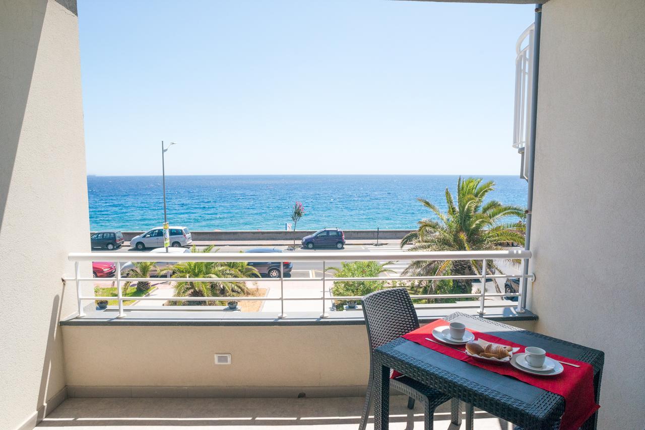 Riva Del Sol Bed & Breakfast Santa Teresa Di Riva Dış mekan fotoğraf