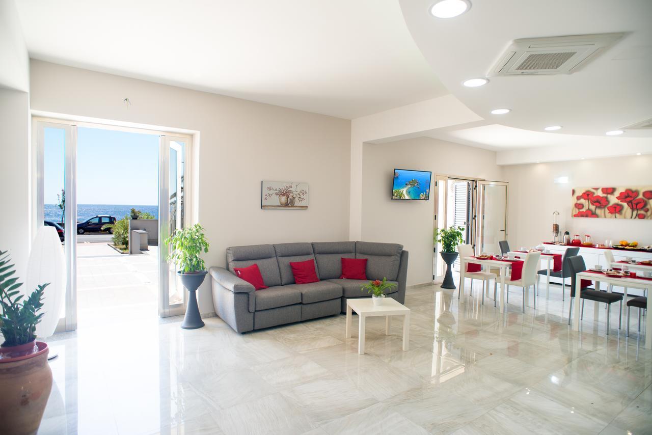 Riva Del Sol Bed & Breakfast Santa Teresa Di Riva Dış mekan fotoğraf