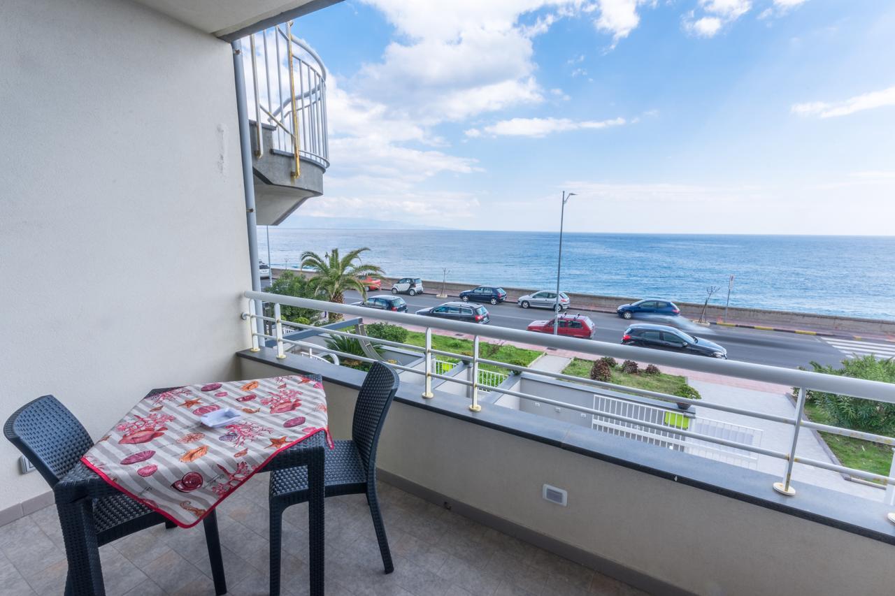 Riva Del Sol Bed & Breakfast Santa Teresa Di Riva Dış mekan fotoğraf