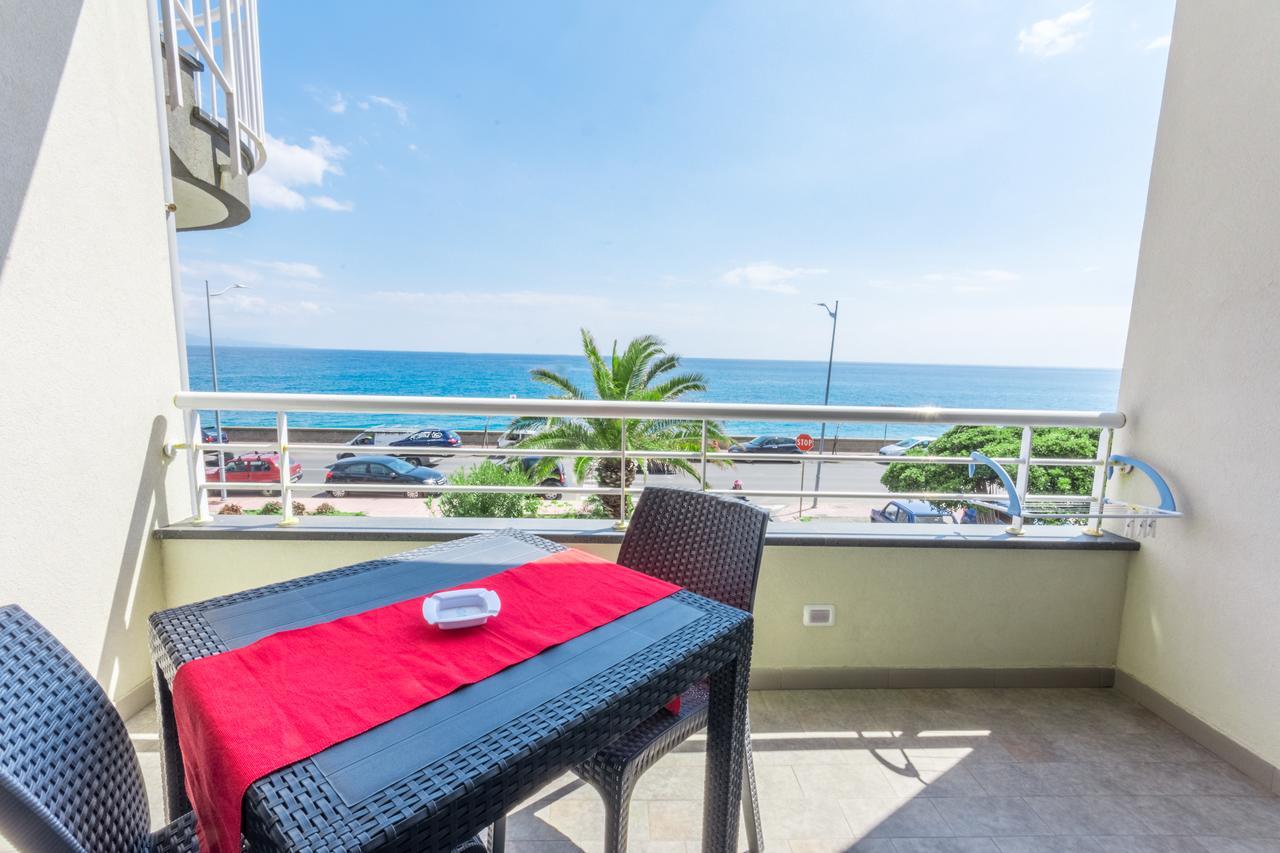 Riva Del Sol Bed & Breakfast Santa Teresa Di Riva Dış mekan fotoğraf