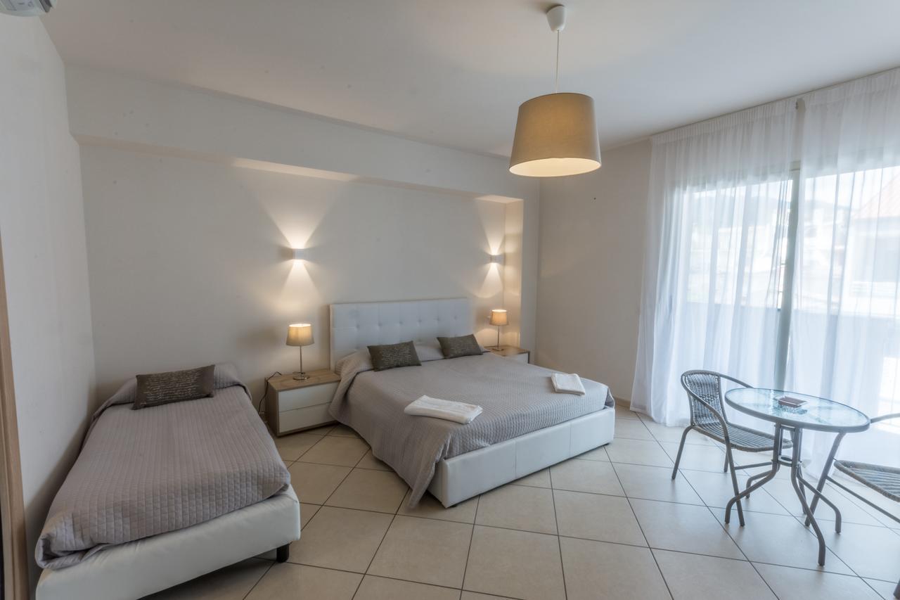Riva Del Sol Bed & Breakfast Santa Teresa Di Riva Dış mekan fotoğraf